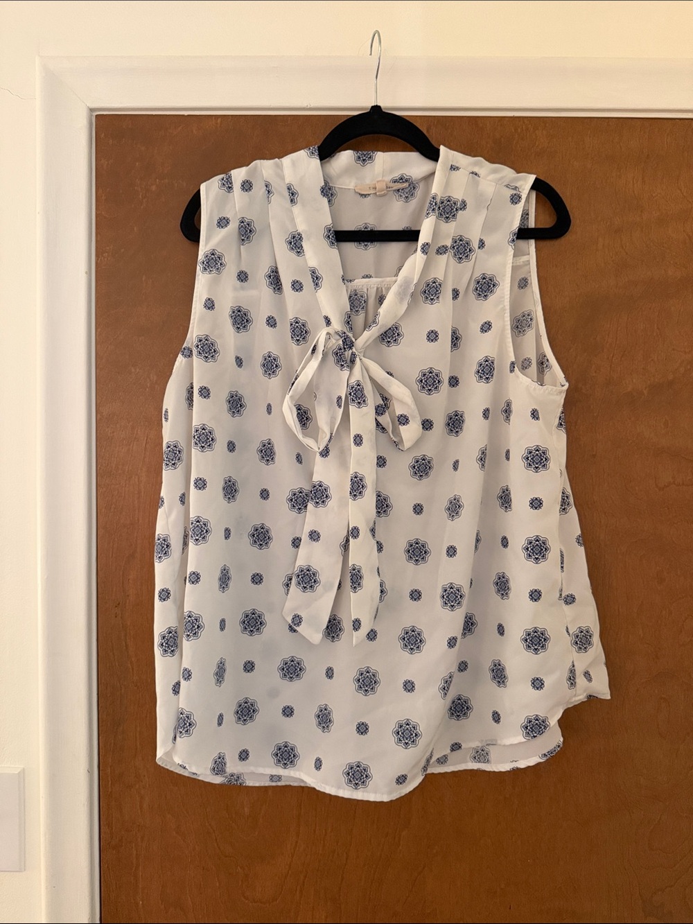 41 Hawthorn White Sleeveless Tie-Neck Camisole with Navy Medallion Print